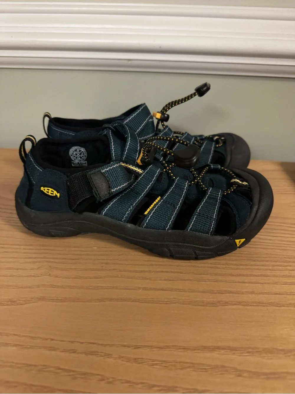 Keen Newport Sandals Navy Black Size 3